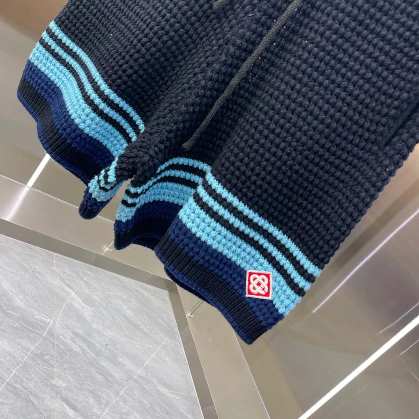CASABLANCA Casablanca sweater suit (high version) Original development Comfortable upper body Imported equipment Original high-density embroidered seal Two-color splicing Hand-sewn cuffs + hem Made by domestic first-line brands Factory OEM workmanship Impeccable Sizes: S M L XL XXL